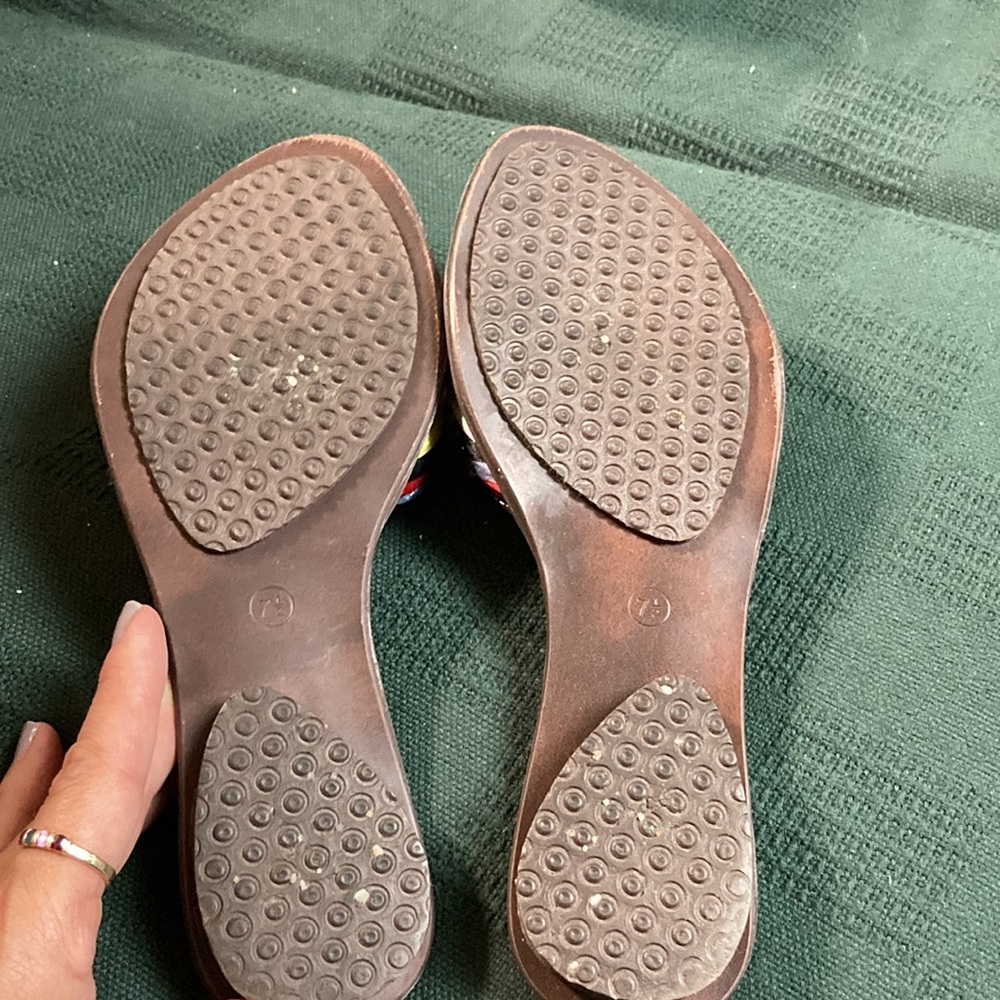 Colorful, fun sandals! - Picture 4 of 6